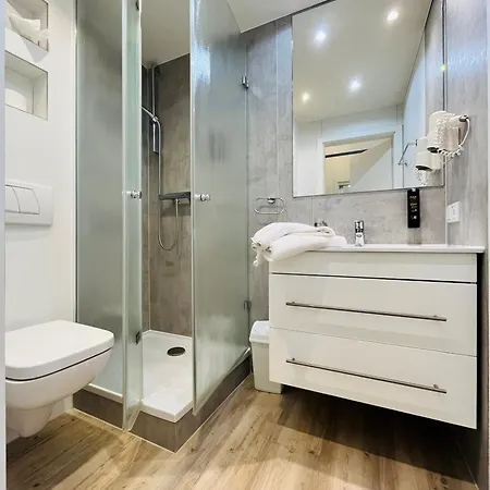 מלון דירות Xenios Frankfurt Westend 4*